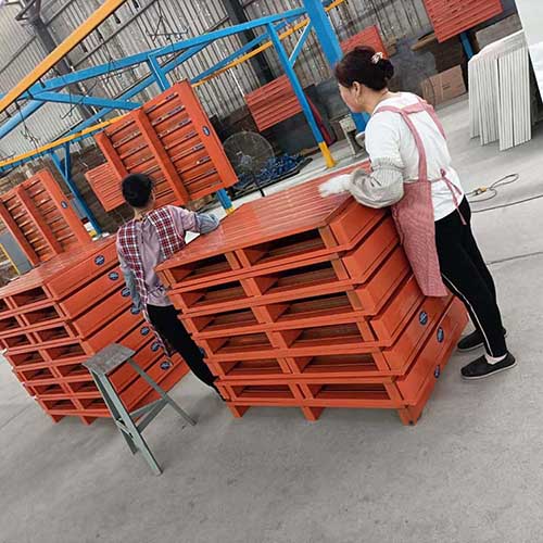金屬托盤